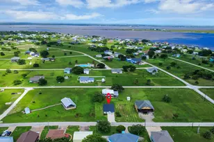 1105 W Bayshore Dr, Palacios, TX 77465 - Photo 11