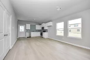 1105 W Bayshore Dr, Palacios, TX 77465 - Photo 11