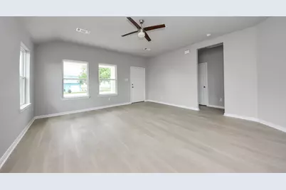 1105 W Bayshore Drive, Palacios, TX 77465 - Photo 9