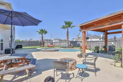 802 Brushfield Court, La Marque, TX 77568 - Photo 5