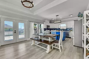 870 Gulfview Dr, Crystal Beach, TX 77650 - Photo 15