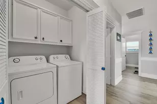 870 Gulfview Dr, Crystal Beach, TX 77650 - Photo 17