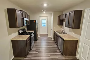 8131 Blooming Meadow Ln, Houston, TX 77016 - Photo 5