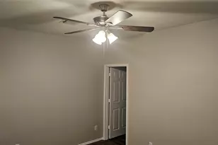 8131 Blooming Meadow Ln, Houston, TX 77016 - Photo 9