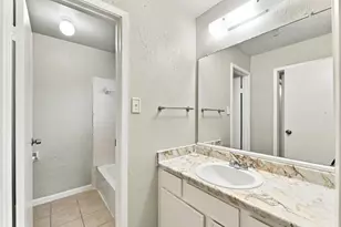 4023 Briarglen Dr, Dickinson, TX 77539 - Photo 9