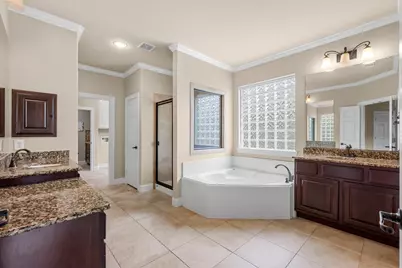 95 W Hullwood Circle, The Woodlands, TX 77389 - Photo 21