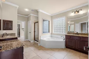 95 W Hullwood Cir, The Woodlands, TX 77389 - Photo 21