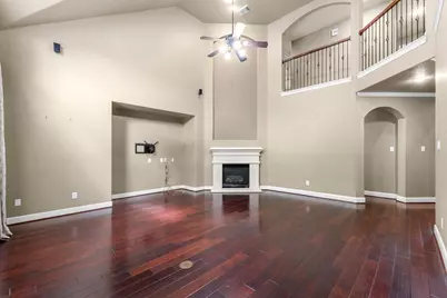 95 W Hullwood Circle, The Woodlands, TX 77389 - Photo 9