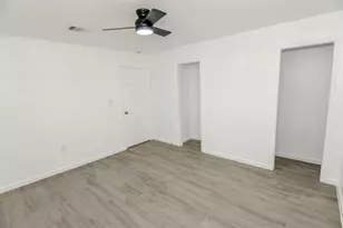 9210 St Lo Rd, Houston, TX 77033 - Photo 9