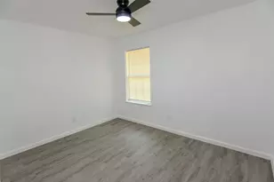 9210 St Lo Rd, Houston, TX 77033 - Photo 13