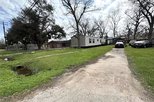 1810 Connorvale Rd, Houston, TX 77039 - Photo 3