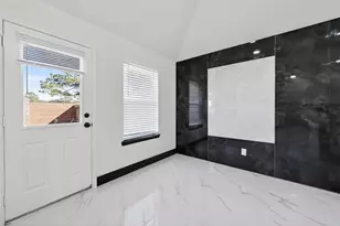 10703 White Bridge Ln, Sugar Land, TX 77498 - Photo 19