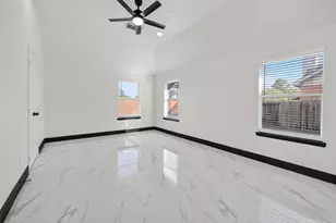 10703 White Bridge Ln, Sugar Land, TX 77498 - Photo 9