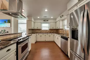 1302 Tiki Dr, Tiki Island, TX 77554 - Photo 13