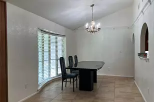 8831 Hendon Ln, Houston, TX 77036 - Photo 5