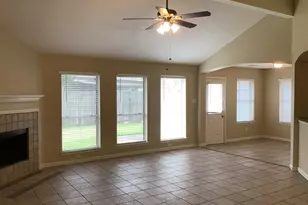 1423 Hunter Green Ln, Fresno, TX 77545 - Photo 5