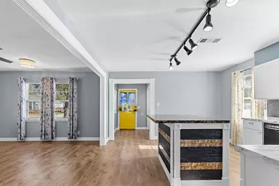 1051 Avenue A, Bacliff, TX 77518 - Photo 15