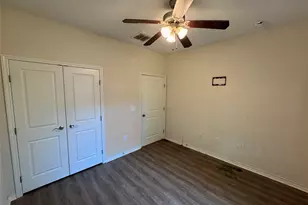 303 S 4th St, Alvin, TX 77511 - Photo 29