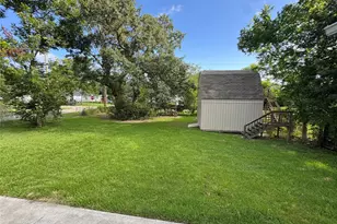 303 S 4th St, Alvin, TX 77511 - Photo 39