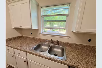 303 S 4th Street, Alvin, TX 77511 - Photo 11