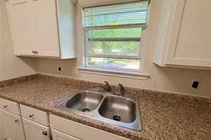 303 S 4th St, Alvin, TX 77511 - Photo 11