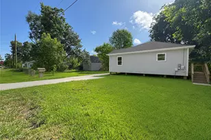 303 S 4th St, Alvin, TX 77511 - Photo 47