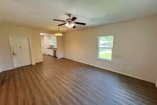 303 S 4th St, Alvin, TX 77511 - Photo 7