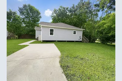 303 S 4th Street, Alvin, TX 77511 - Photo 43