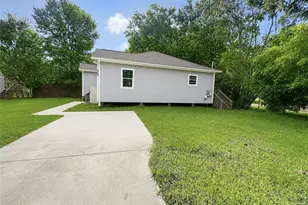 303 S 4th St, Alvin, TX 77511 - Photo 43