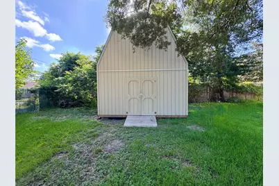 303 S 4th Street, Alvin, TX 77511 - Photo 41
