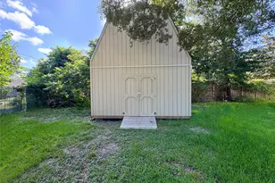 303 S 4th St, Alvin, TX 77511 - Photo 41