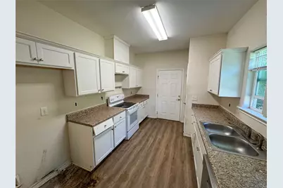 303 S 4th Street, Alvin, TX 77511 - Photo 9