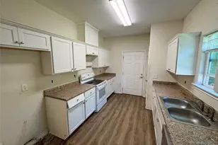 303 S 4th St, Alvin, TX 77511 - Photo 9