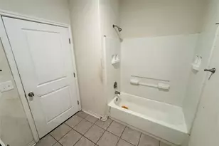 303 S 4th St, Alvin, TX 77511 - Photo 33