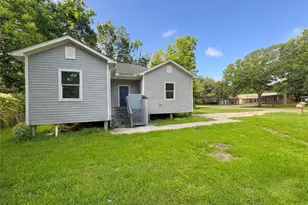 303 S 4th St, Alvin, TX 77511 - Photo 1