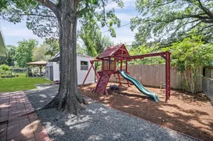4717 Chrystell Ln, Houston, TX 77092 - Photo 11