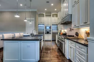 922 Alexander St, Houston, TX 77008 - Photo 1