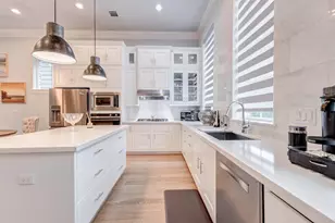 1323 Hunters Meadow Ln, Houston, TX 77055 - Photo 7
