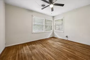 4029 Woodcraft St, Houston, TX 77025 - Photo 9