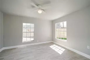 7318 Dahlia St, Houston, TX 77012 - Photo 9