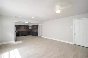 7318 Dahlia St, Houston, TX 77012 - Photo 3