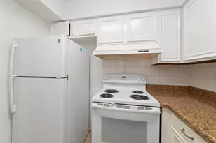 889 Wax Myrtle Ln, Houston, TX 77079 - Photo 15