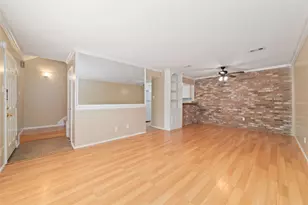 889 Wax Myrtle Ln, Houston, TX 77079 - Photo 9