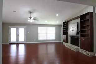 10503 Stockman Ln, Sugar Land, TX 77498 - Photo 5