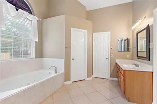 54 S Summer Cloud Dr, The Woodlands, TX 77381 - Photo 21
