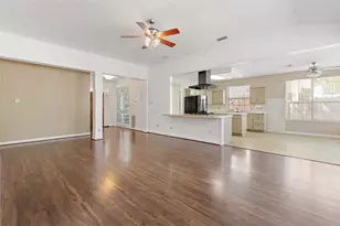 54 S Summer Cloud Dr, The Woodlands, TX 77381 - Photo 9