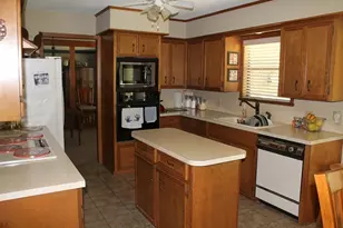 214 Briarwood Dr, Bellville, TX 77418 - Photo 5