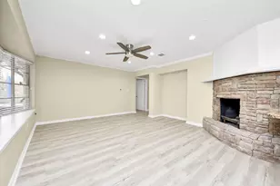 11830 Burlingame Dr, Houston, TX 77099 - Photo 9