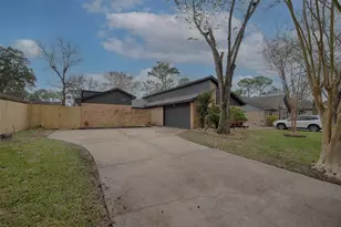 2716 Pineneedle Ln, Pearland, TX 77581 - Photo 3