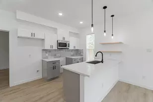 7126 Bywood A and B St, Houston, TX 77028 - Photo 13